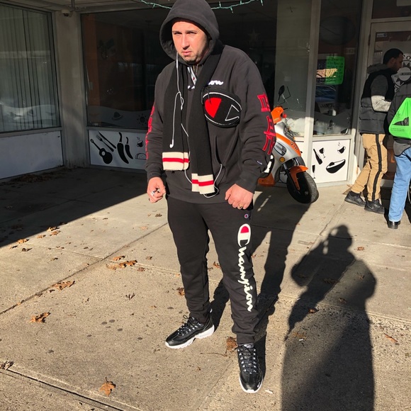 Pick a part the champion outfit - Picture 2 of 8